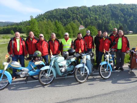 Člani Moped toura iz Zaloga pri Cerkljah